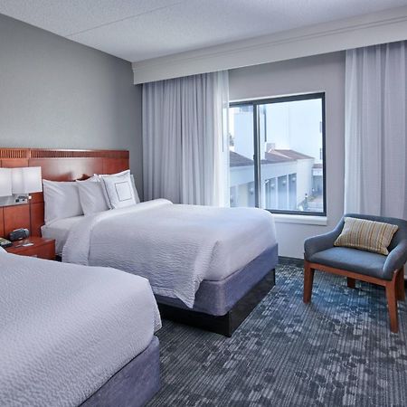 Courtyard By Marriott Indianapolis Castleton Hotel Exterior photo