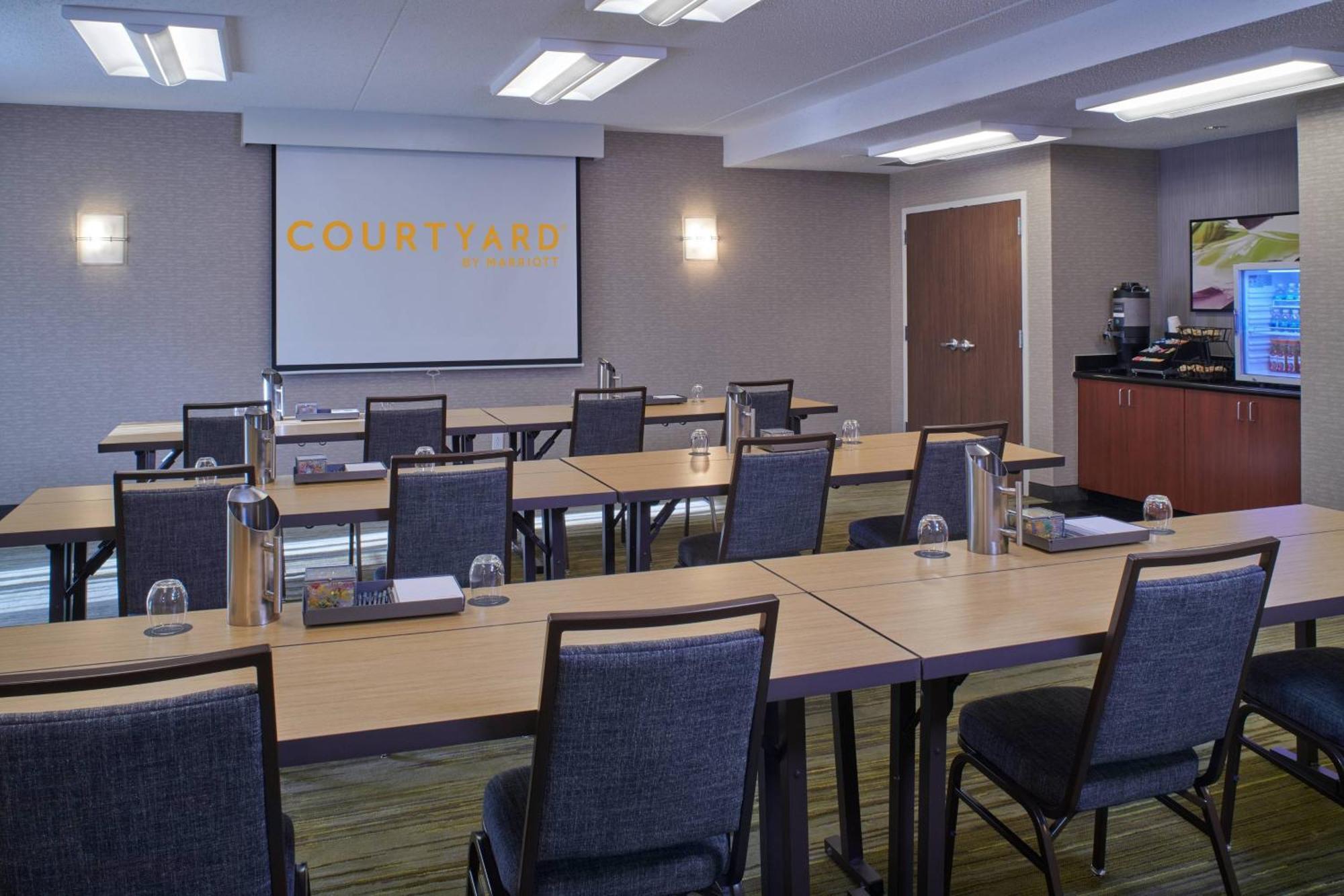 Courtyard By Marriott Indianapolis Castleton Hotel Exterior photo